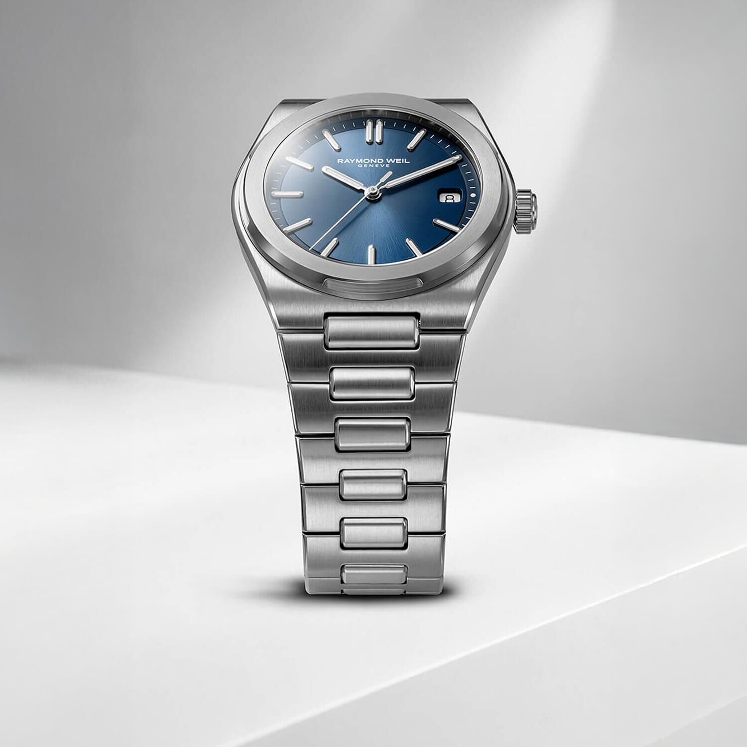raymond-weil-a-r-t-date-watch-1000-st-50001