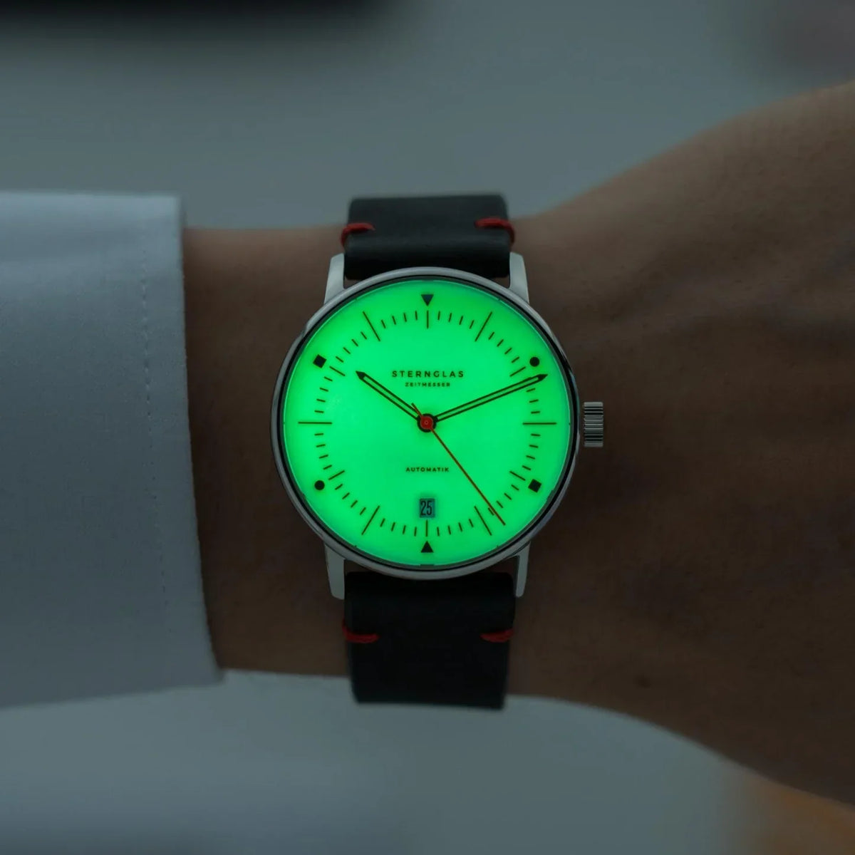 sternglas-naos-edition-bauhaus-x-red-watch-s02-nai24-vi29-image
