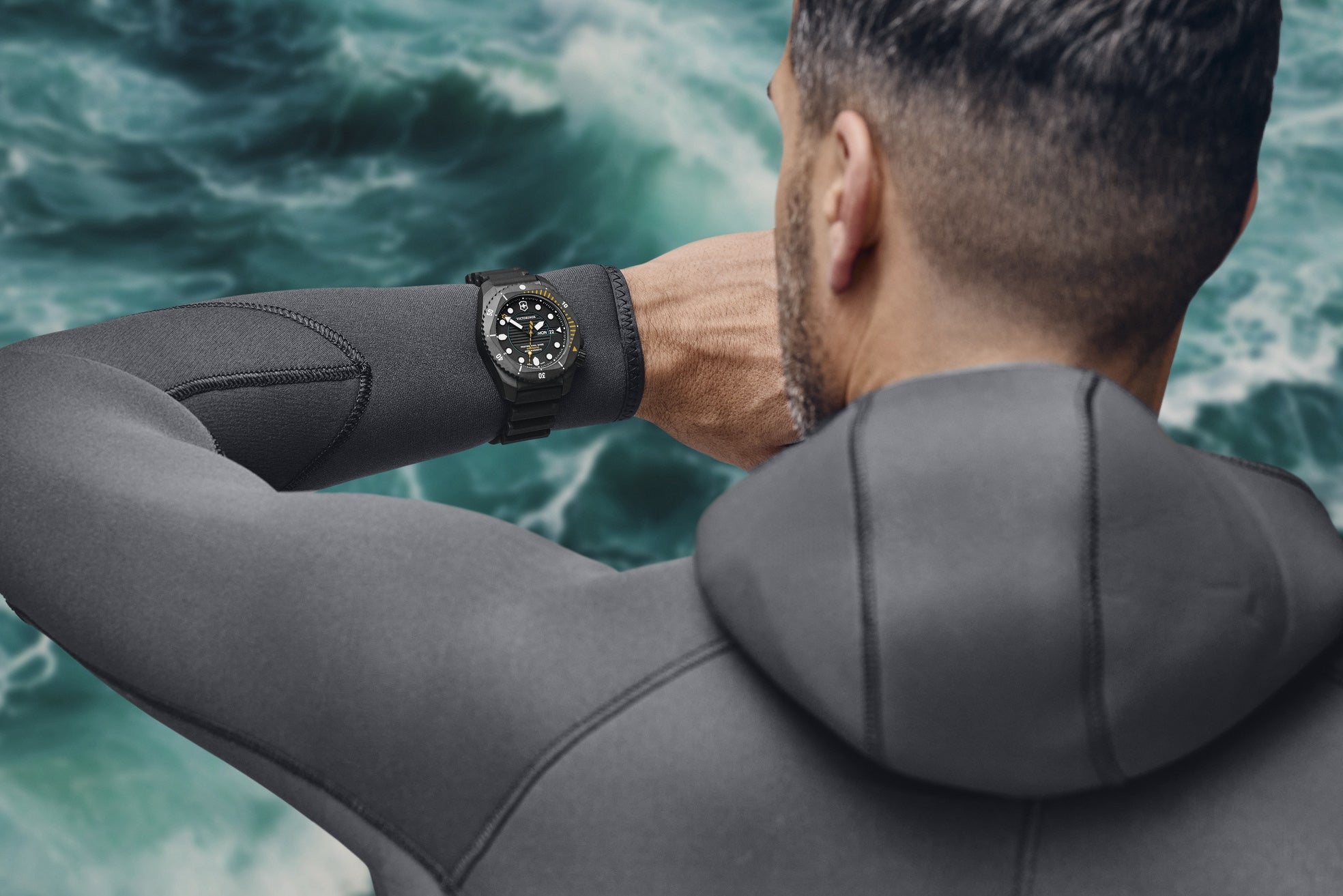 Victorinox Dive Pro Automatic Three Hands Titanium Watch 241997 Image 7