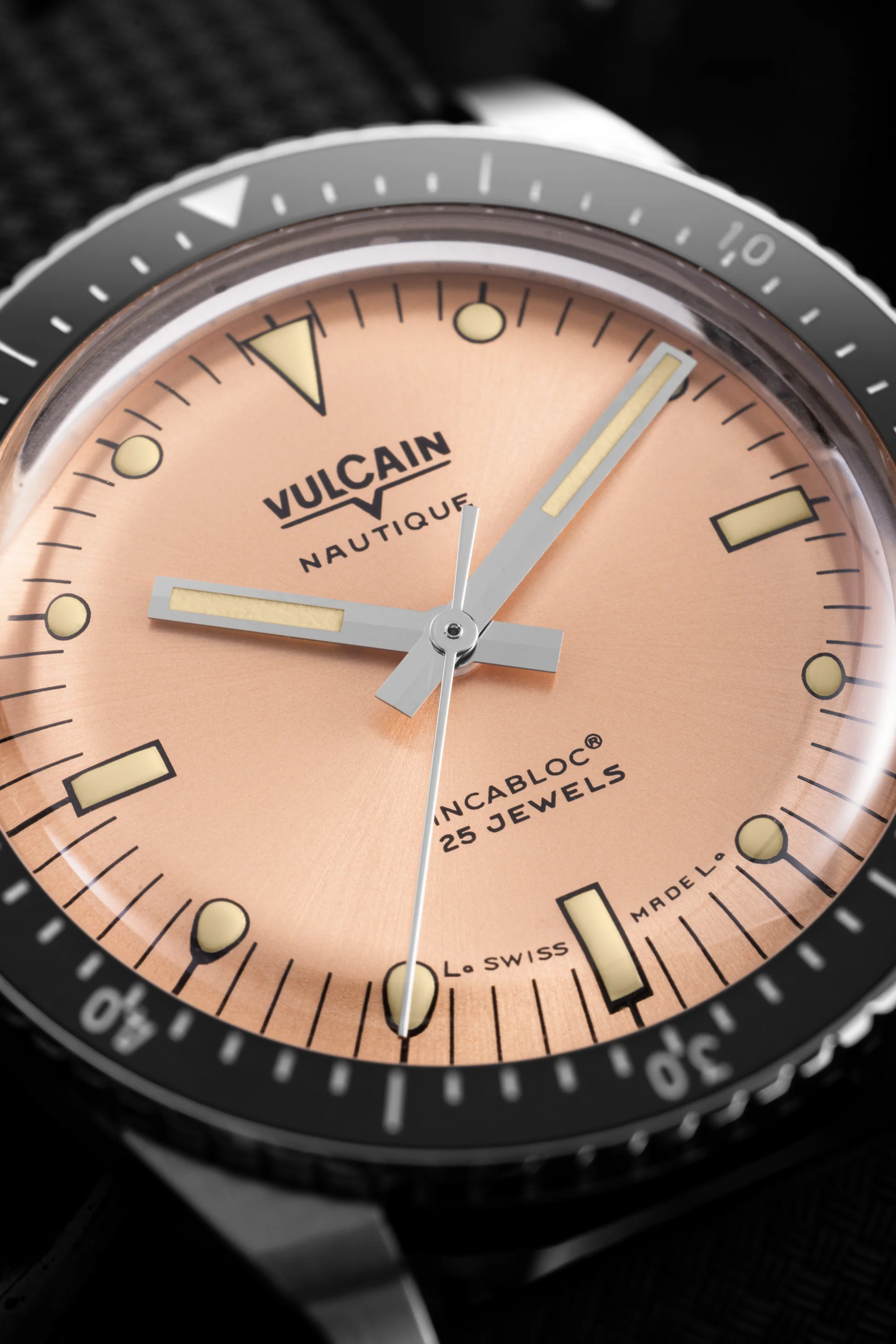 Vulcain Skindiver Nautique Salmon Black Leather Limited Edition Watch 660170B87.BAC201 Image 2