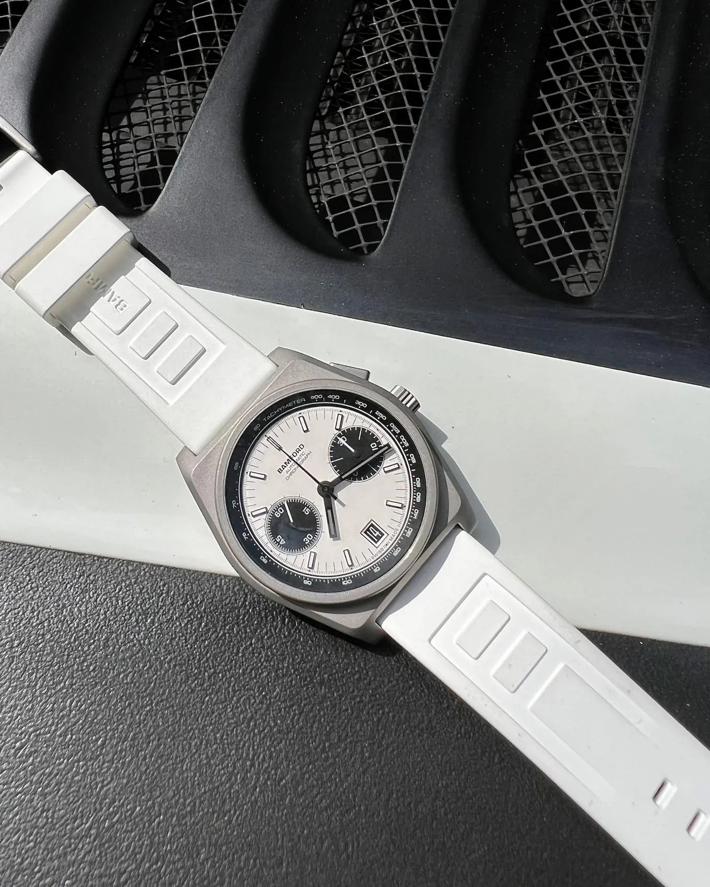 bamford-titanium-b347-bianco-nero-watch-image1