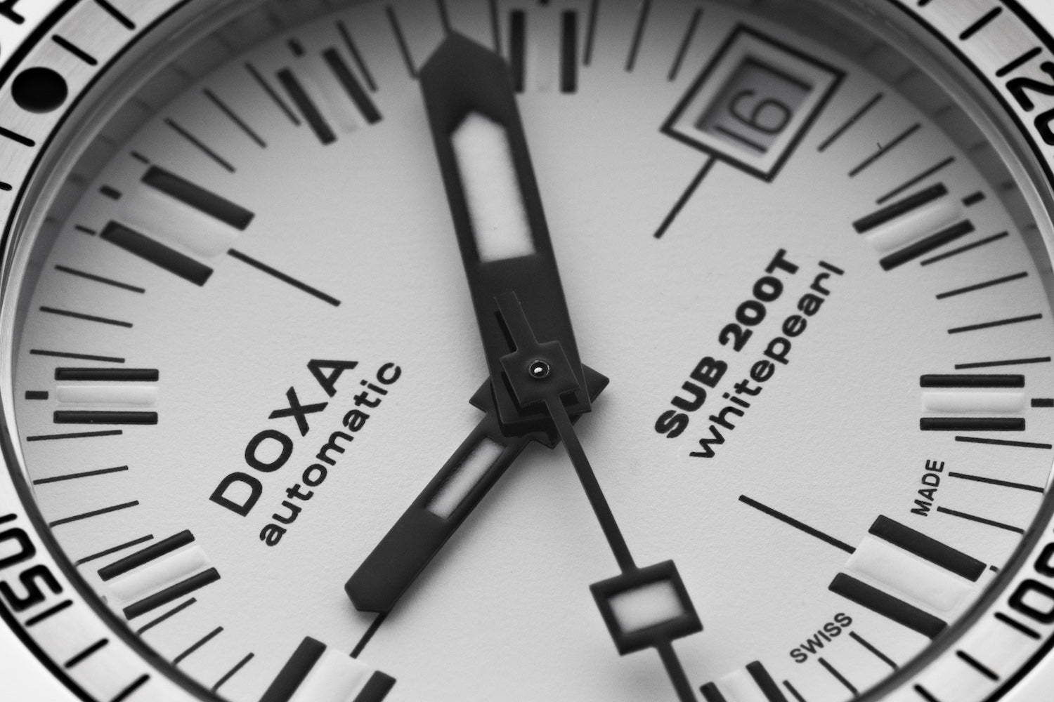 Doxa SUB 200T Whitepearl Iconic Watch 804.10.011.23 Image 4