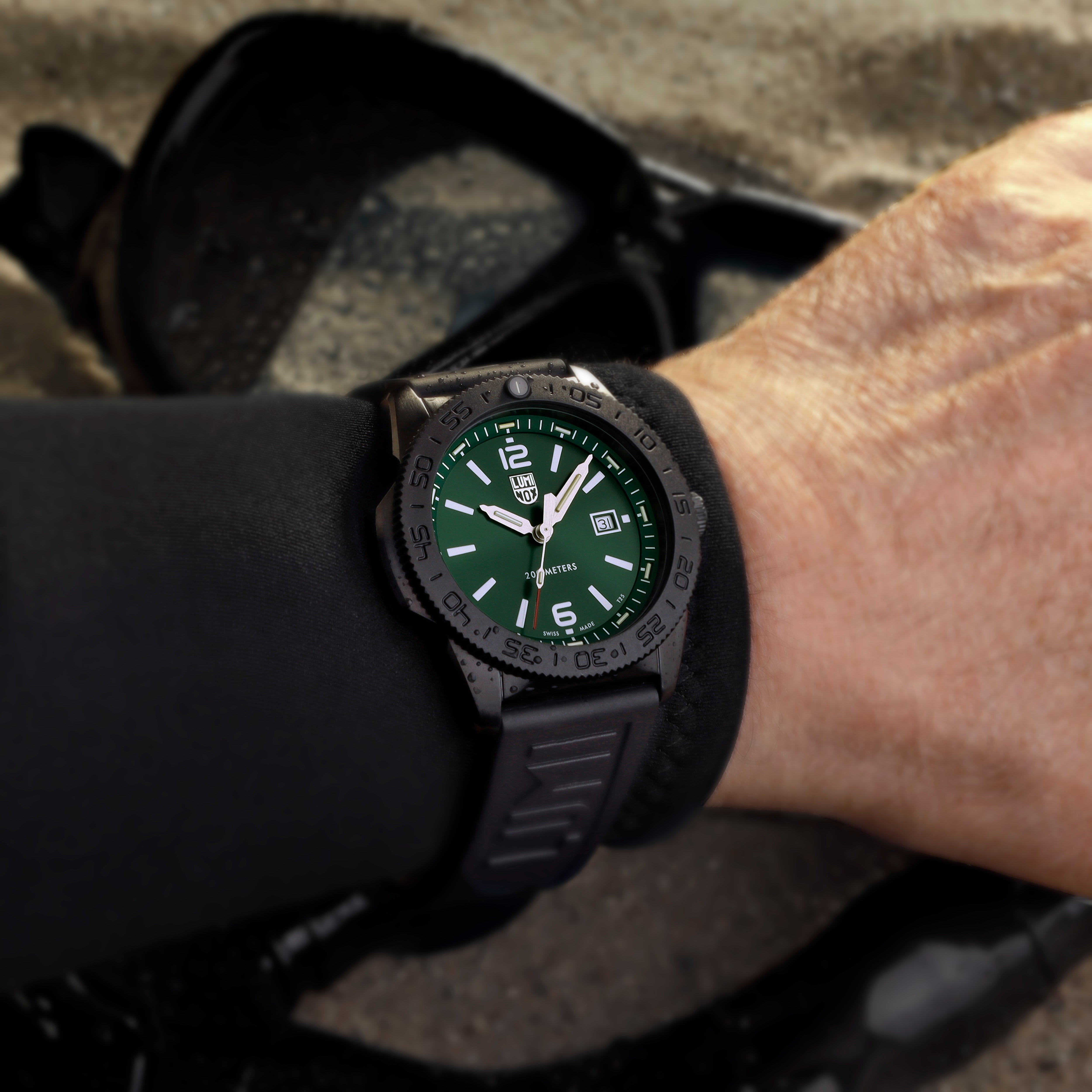 Luminox Pacific Diver Black Steel Green  3120 Series Watch XS.3137.B Image 3