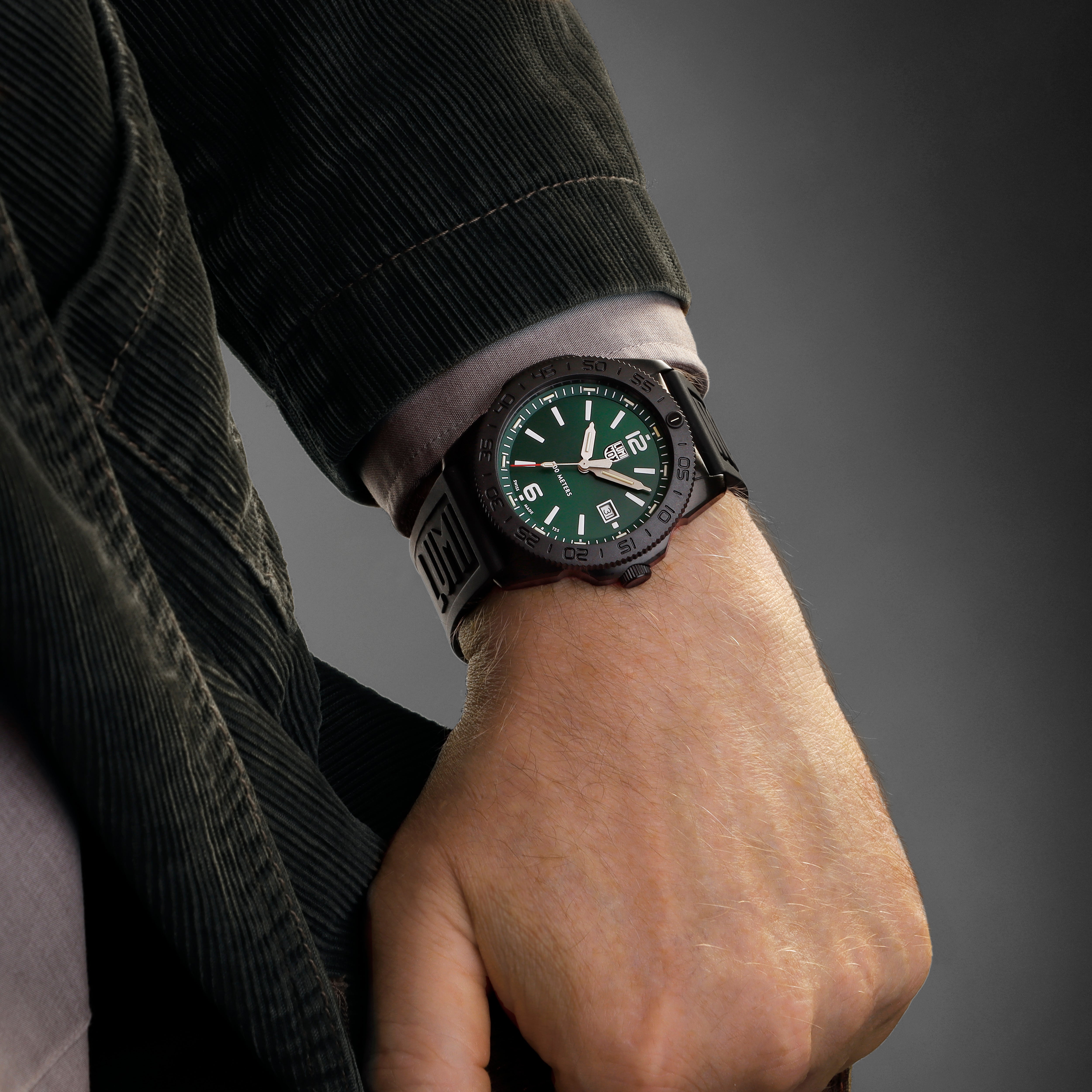 Luminox Pacific Diver Black Steel Green  3120 Series Watch XS.3137.B Image 7