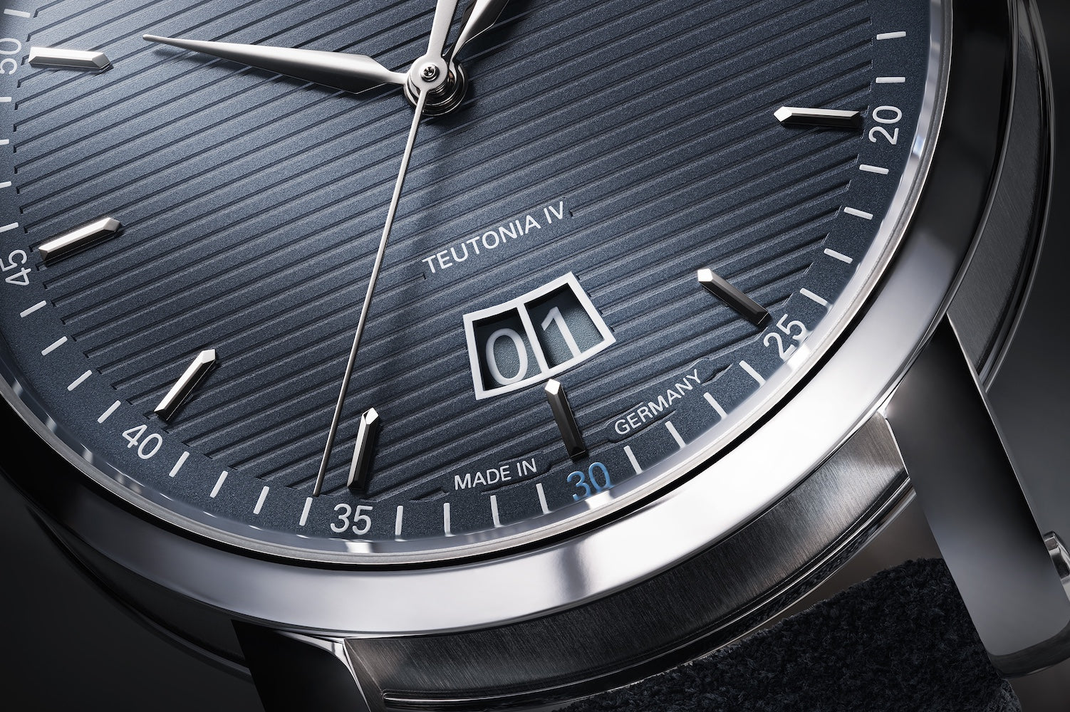Muhle Glashutte Teutonia IV Big Date Limited Edition Watch M1-44-75-1994-LB-V Image 3