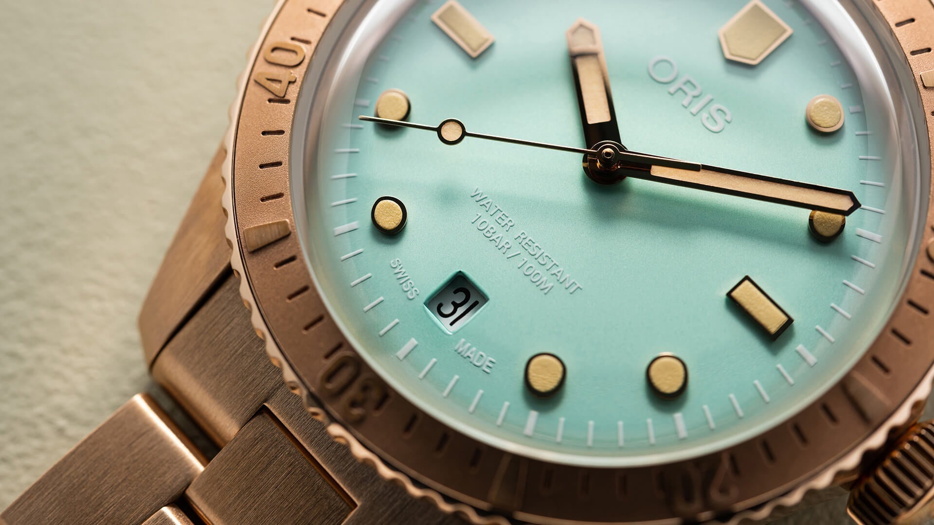 Oris Divers Sixty-Five Cotton Candy Wild Green 01 733 7771 3157-07 5 19 04BR Image 2
