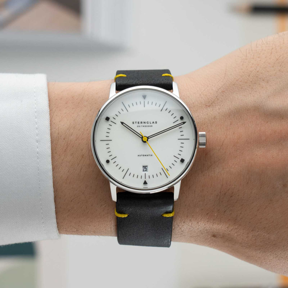 sternglas-naos-edition-bauhaus-x-yellow-watch-s02-nai23-vi22-image